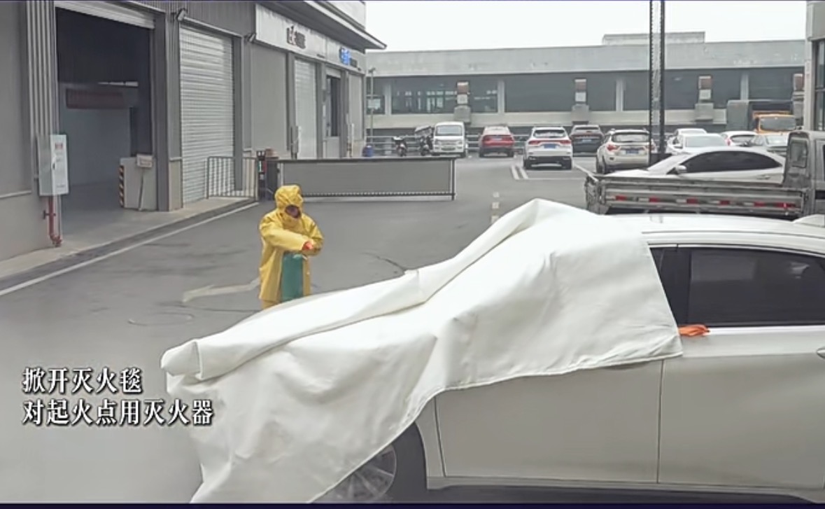 重庆易维开展整车车间起火应急演练