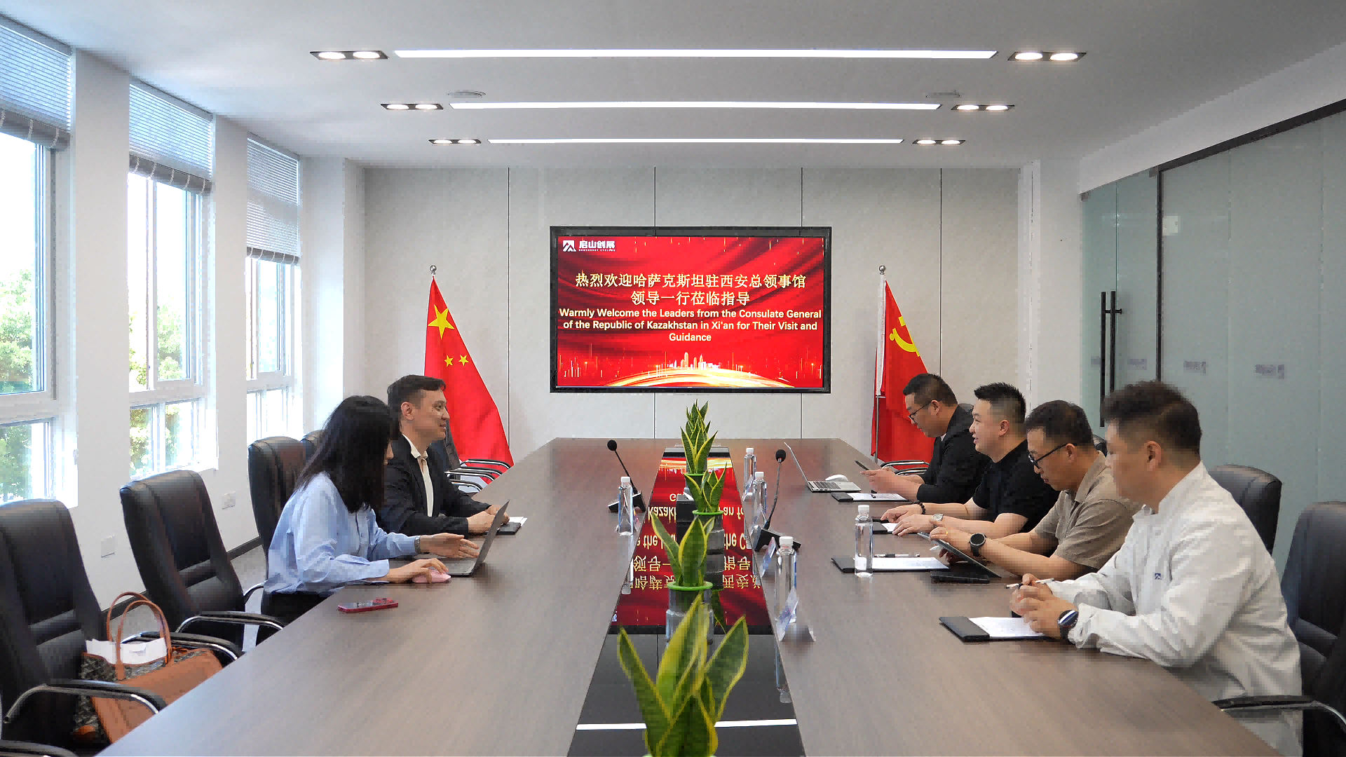 哈萨克斯坦驻西安总领事馆参赞调研启山创展，共探新能源后市场国际合作新路径